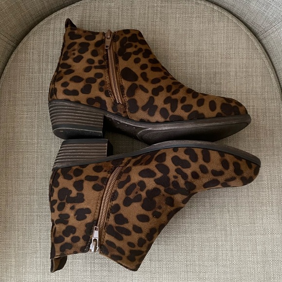 Mata Leopard Print Ankle Boot - Picture 3 of 9